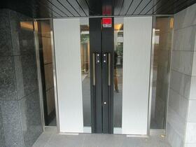 16/16 エントランス