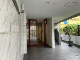 13/13 エントランス