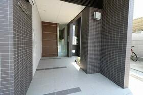 16/16 エントランス