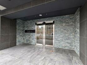 16/16 エントランス