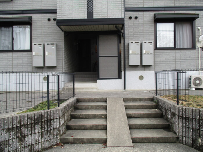 16/17 エントランス