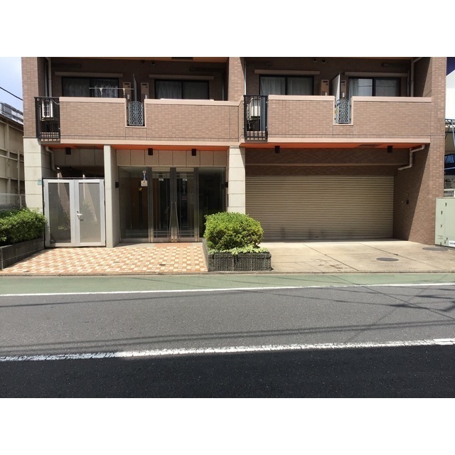 25/26 エントランス