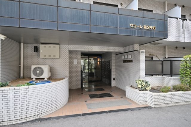 22/25 エントランス