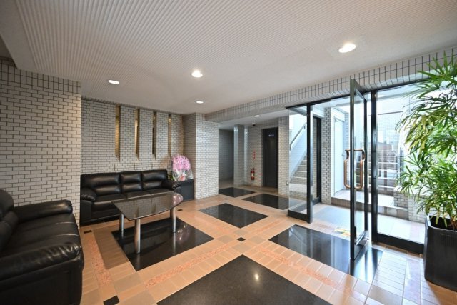 23/25 エントランス