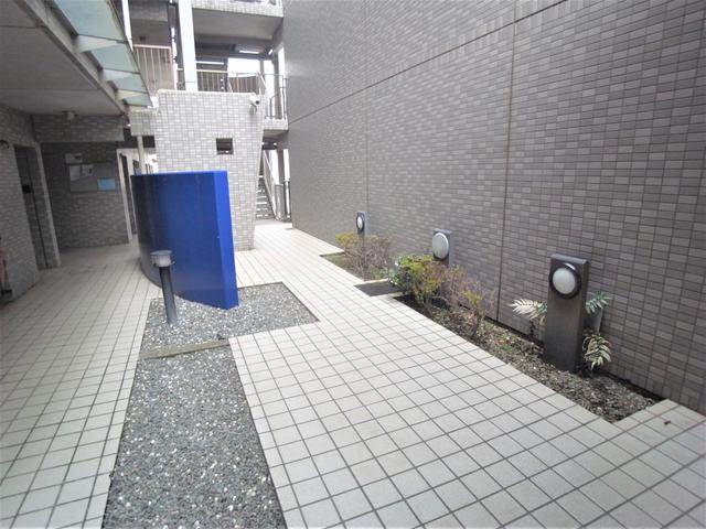 16/16 エントランス