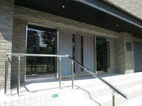 16/16 エントランス