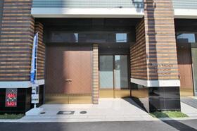 16/16 エントランス