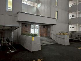 16/18 エントランス