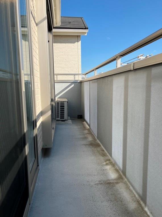 13/18 バルコニー