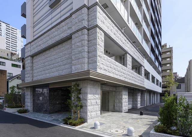 26/27 エントランス