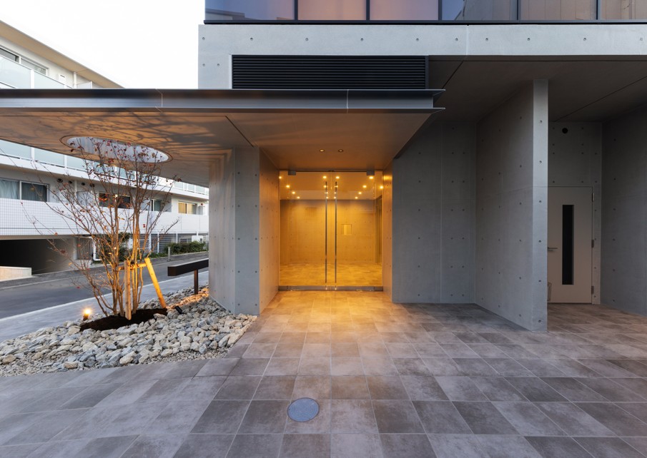 16/16 エントランス