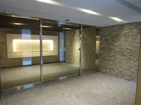 2/2 エントランス