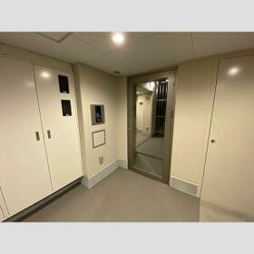 16/16 エントランス