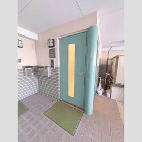 16/16 エントランス