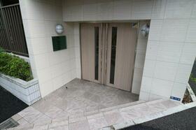 16/16 エントランス