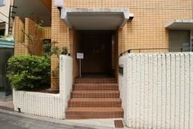 16/16 エントランス