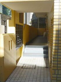 16/16 エントランス