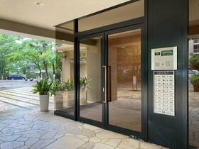 16/16 エントランス