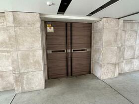 2/2 エントランス