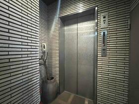 2/2 エントランス