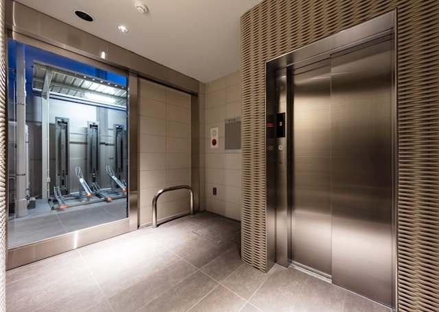 18/19 エントランス