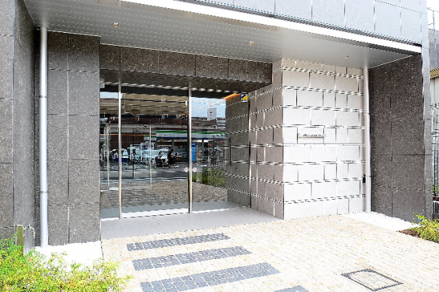 15/15 エントランス