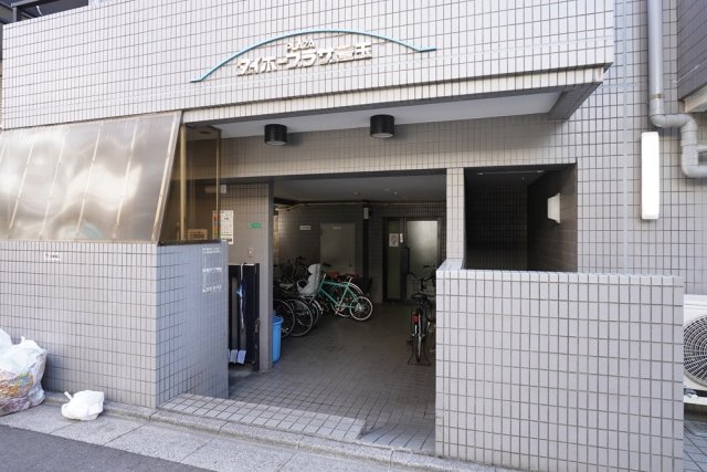 18/21 エントランス