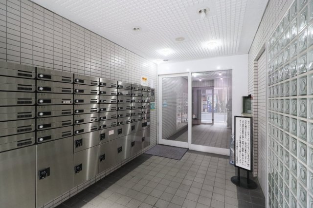 24/27 エントランス