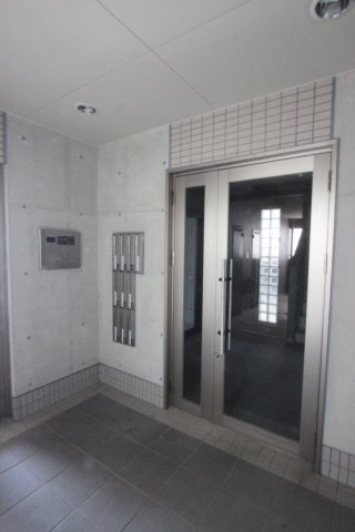 16/26 エントランス