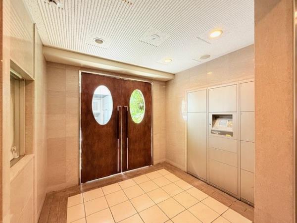 23/30 エントランス