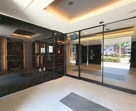 16/16 エントランス