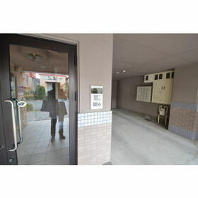 16/16 エントランス