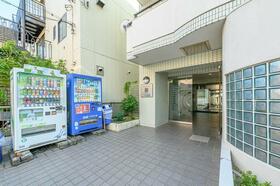 15/15 エントランス