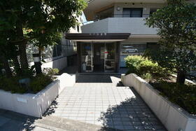 16/16 エントランス