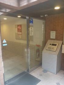 16/16 エントランス