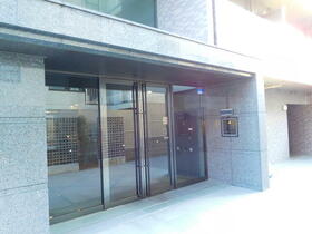 13/13 エントランス