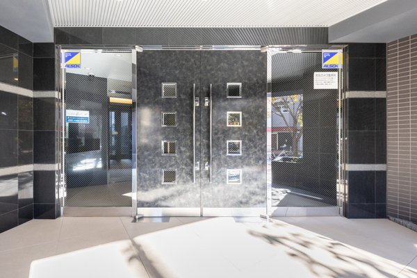 5/5 エントランス