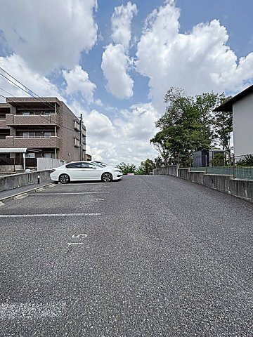 27/30 駐車場