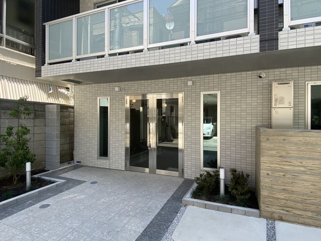 28/28 エントランス