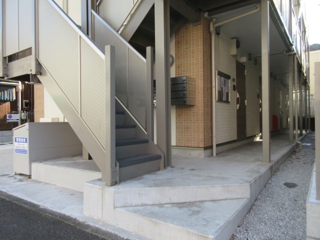 16/16 エントランス