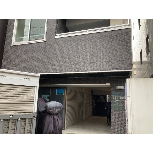 5/5 エントランス