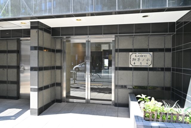 16/17 エントランス