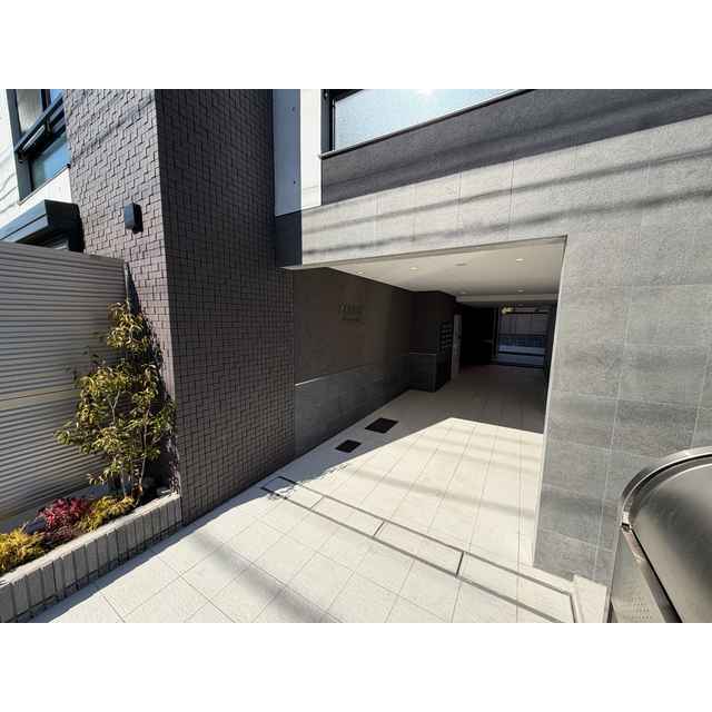 21/22 エントランス