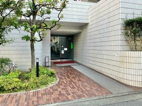 16/16 エントランス