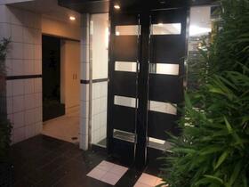 16/16 エントランス