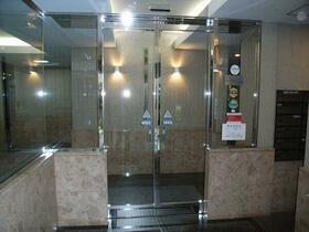 16/16 エントランス