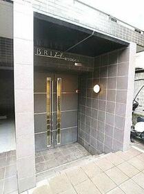 16/16 エントランス