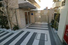 16/16 エントランス