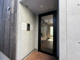 16/16 エントランス