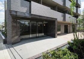 16/16 エントランス